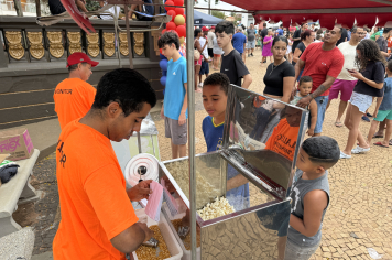 Foto - Festa das crianças na praça da matriz