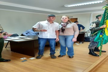 Foto - Jovens douradenses recebem Certificado de Dispensa Militar e fazem Juramento à Bandeira