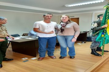 Foto - Jovens douradenses recebem Certificado de Dispensa Militar e fazem Juramento à Bandeira