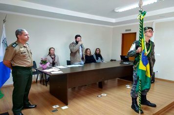 Foto - Jovens douradenses recebem Certificado de Dispensa Militar e fazem Juramento à Bandeira
