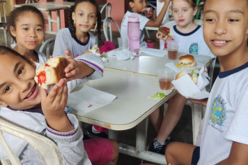 Foto - Merenda especial na semana das crianças