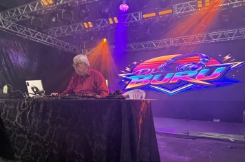 Foto - Dourado celebra 129 anos com show de Felipe e Falcão