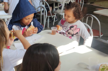 Foto - Merenda especial na semana das crianças