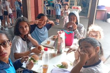 Foto - Merenda especial na semana das crianças