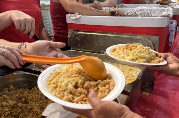 Prefeitura realiza Almoço de Natal para toda a população no Centro Juvenil