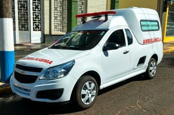 Prefeitura de Dourado recebe nova ambulância