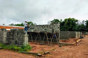 Construção de creche escola segue em ritmo acelerado em Dourado