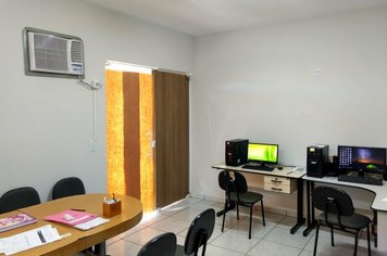 Aparelhos de ar condicionado são instalados nas unidades de Saúde de Dourado