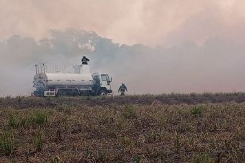 Brigada de Emergência de Dourado dá apoio no combate de incêndio na região 
