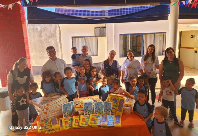  EEI Myriam Apparecida Pallota dos Santos, recebe doação de brinquedos.