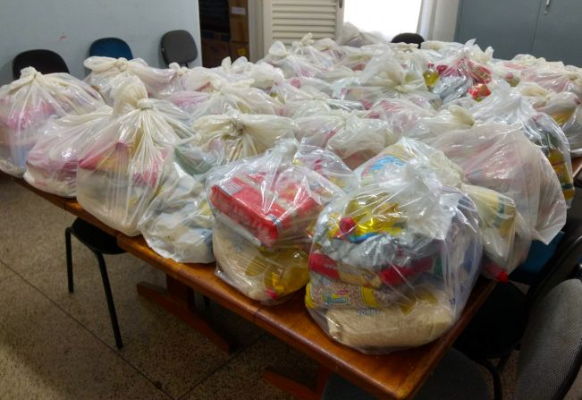 Prefeitura começa a distribuir kits de merenda escolar em Dourado nesta semana