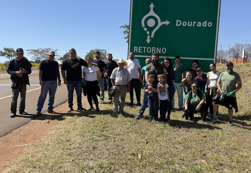 Dourado realiza 1ª Caminhada Mutirão da Limpeza no Dia Mundial da Limpeza